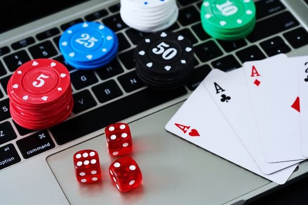 Studio live dealer dengan dealer profesional di platform lirik789